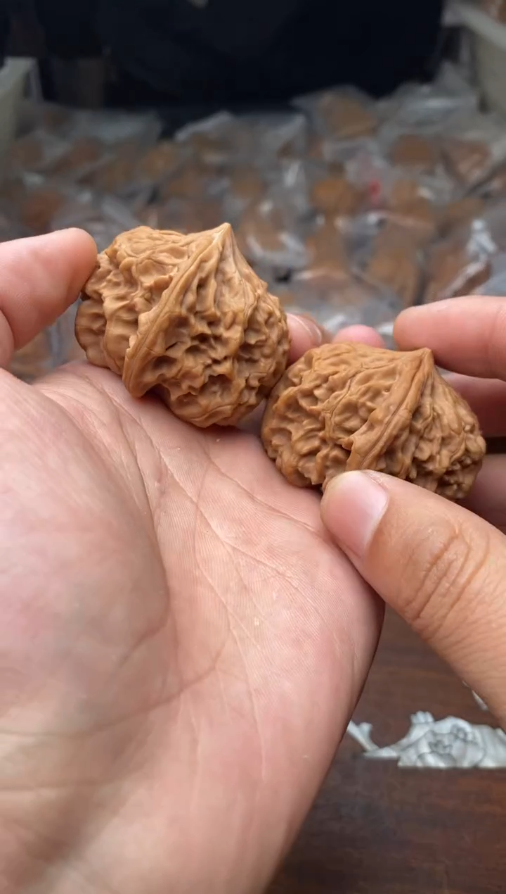 【闪购商品】文玩核桃把件A39号46尺鸡心