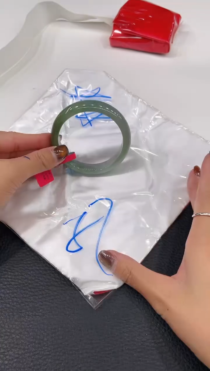 【闪购商品】翡翠手镯未镶嵌手镯