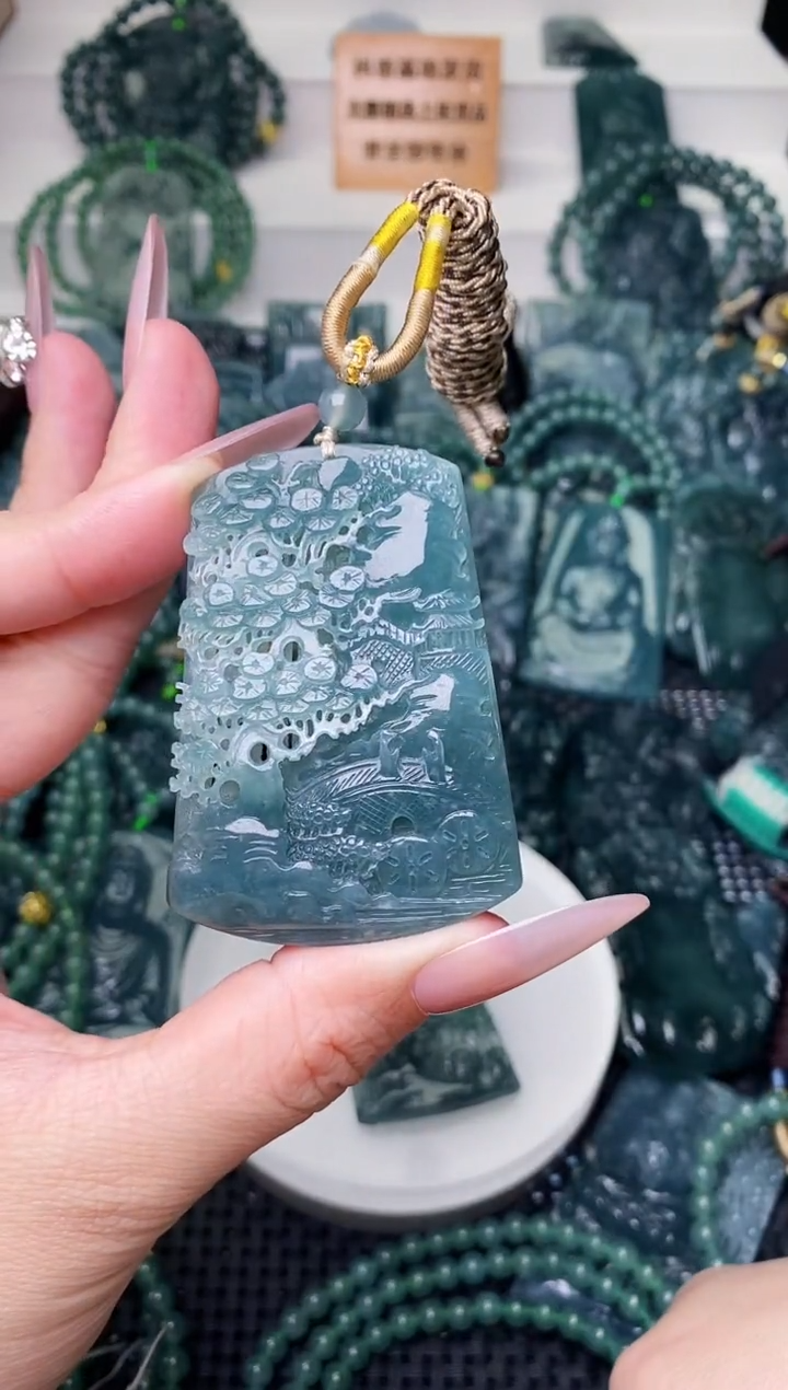 颈饰未镶嵌翡翠 