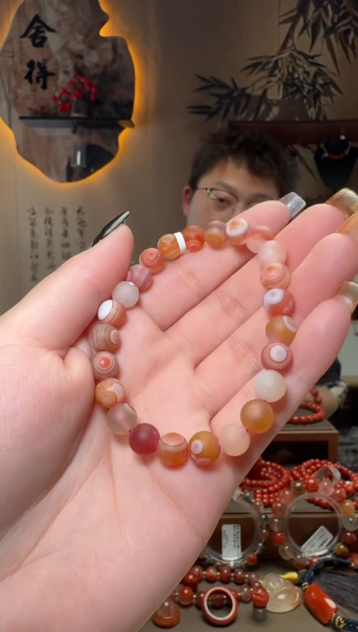 未镶嵌原矿无优化无注胶手串南红玛瑙一条约8mm