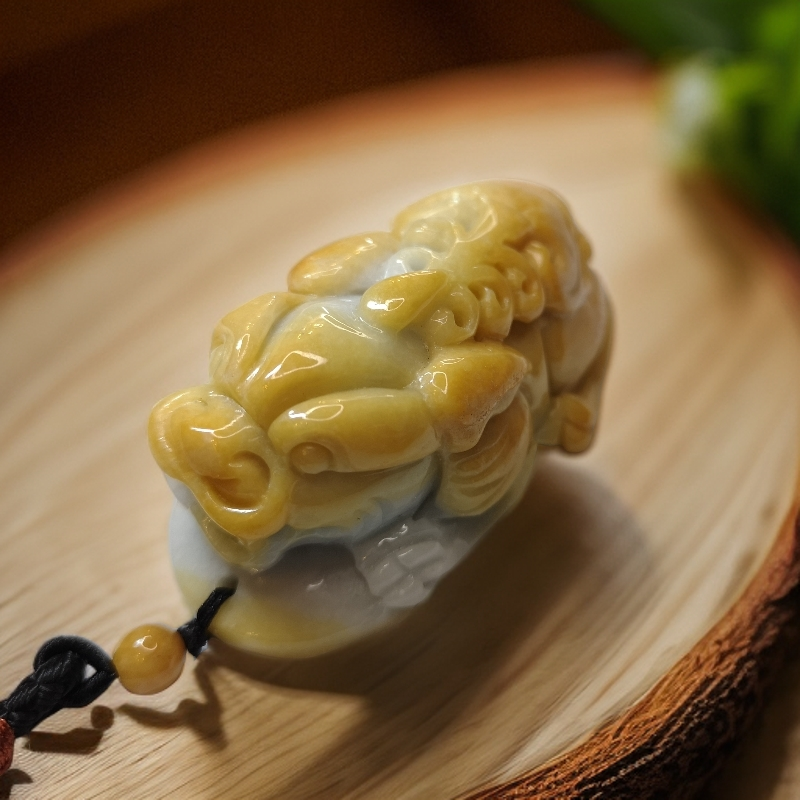 天然A货冰润翡翠黄翡霸王貔貅手把件摆件精雕工吊坠招财辟邪纳福