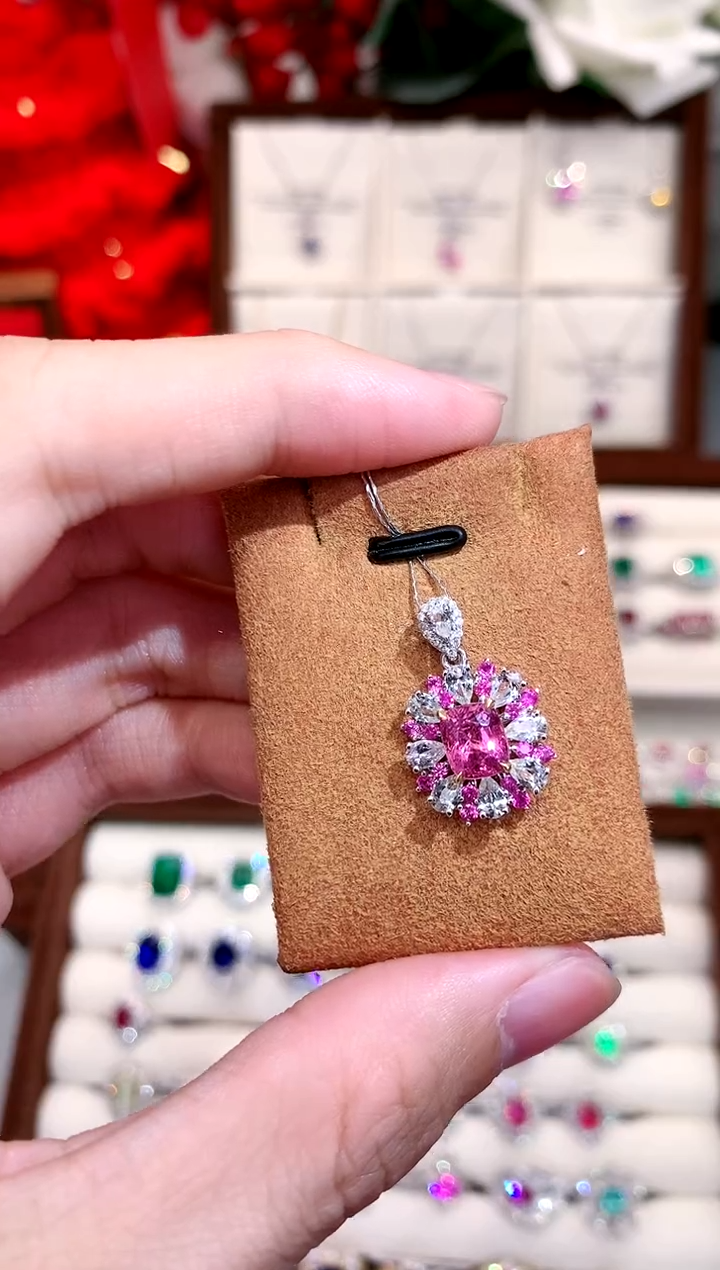 【闪购商品】尖晶石吊坠18K金镶嵌1.36ct/天然宝石/七天无理由