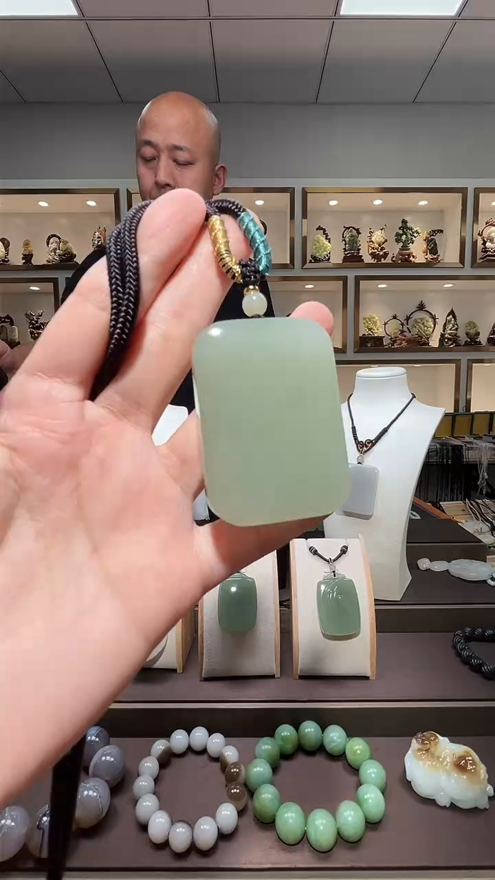 和田玉未镶嵌颈饰苏