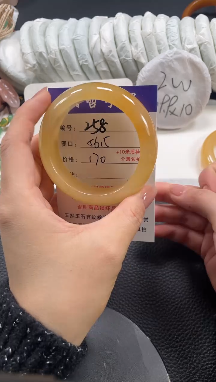 【闪购商品】石英质玉手镯未镶嵌56.5