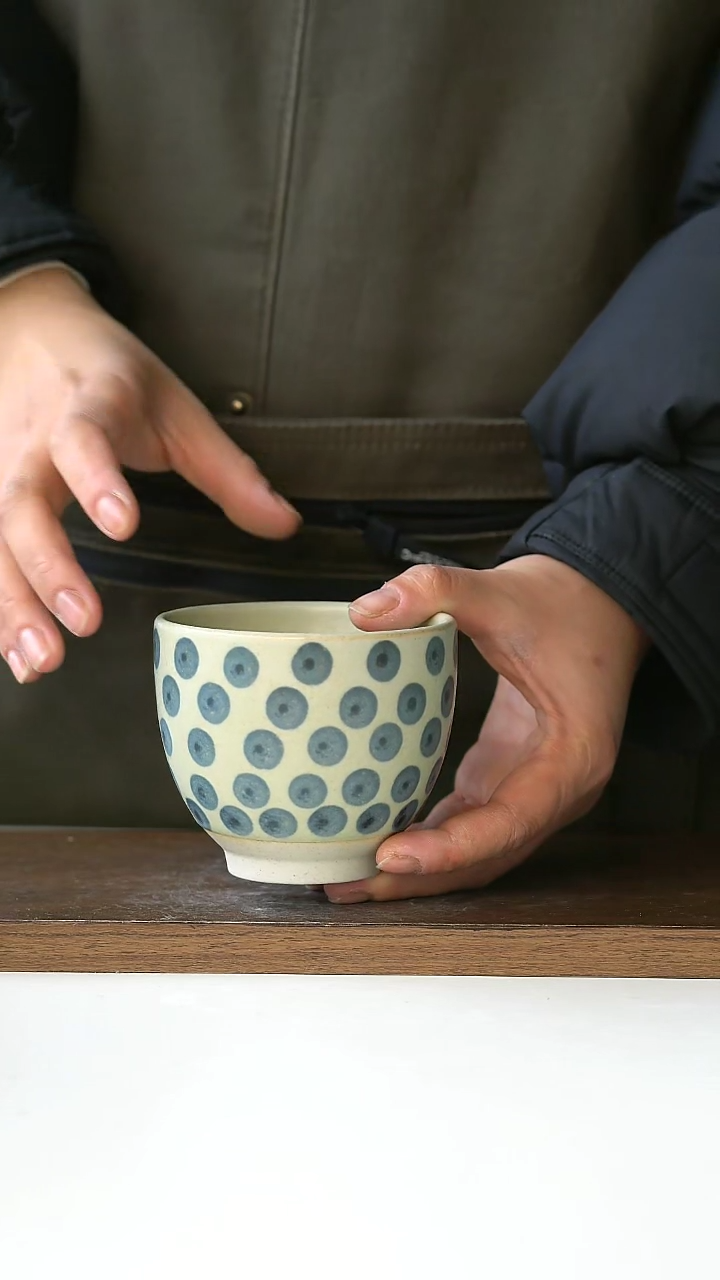 【闪购商品】陶瓷手绘蓝莓手握杯260ml@4-2@