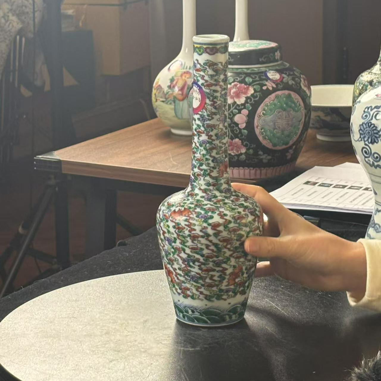 清中期斗彩锥把瓶2