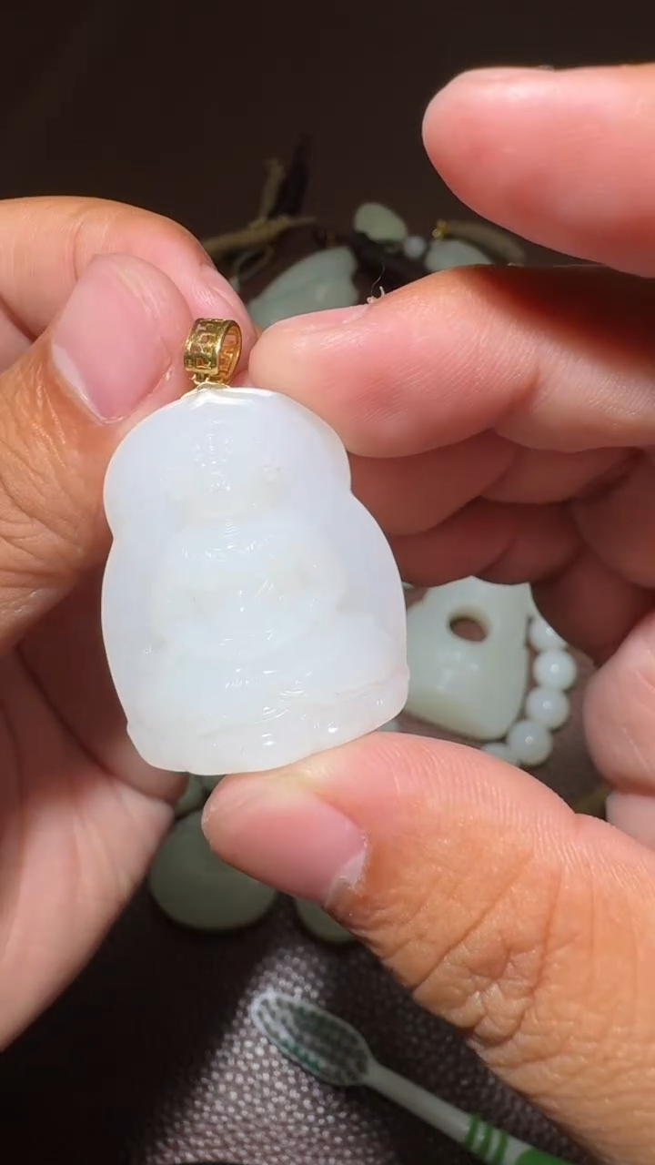 18K金镶嵌和田玉挂件和田玉