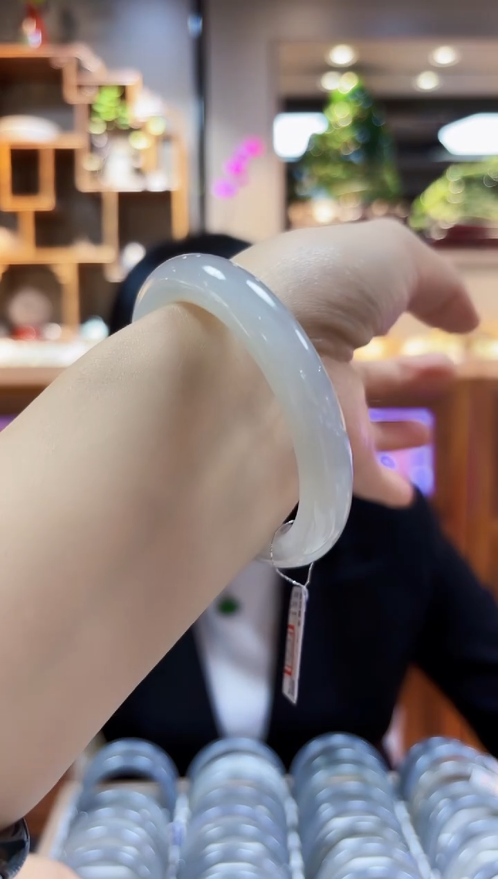 【闪购商品】和田玉手镯未镶嵌57.3