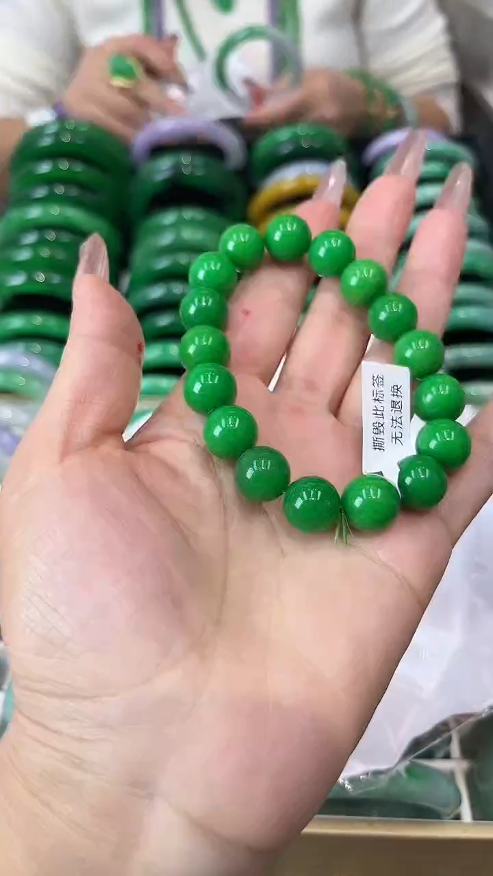 【闪购商品】砖雕a8 辣阳绿手串 卡12mm