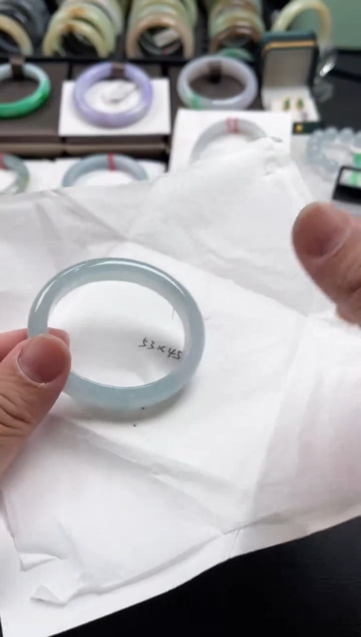 【闪购商品】翡翠手镯未镶嵌53贵妃 有纹