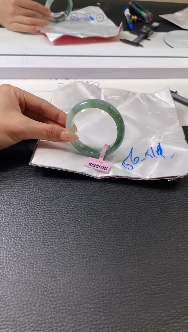 【闪购商品】翡翠手镯未镶嵌手镯