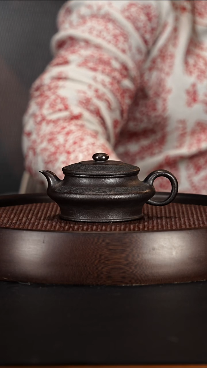 茶壶紫砂宜兴紫砂壶玄铁石黄虚扁220cc