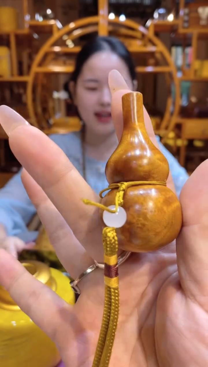 黄金色留疤葫芦手把件