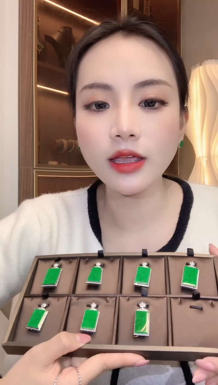 【闪购商品】翡翠吊坠(不含链)18K金镶嵌A21 多样性发货一件