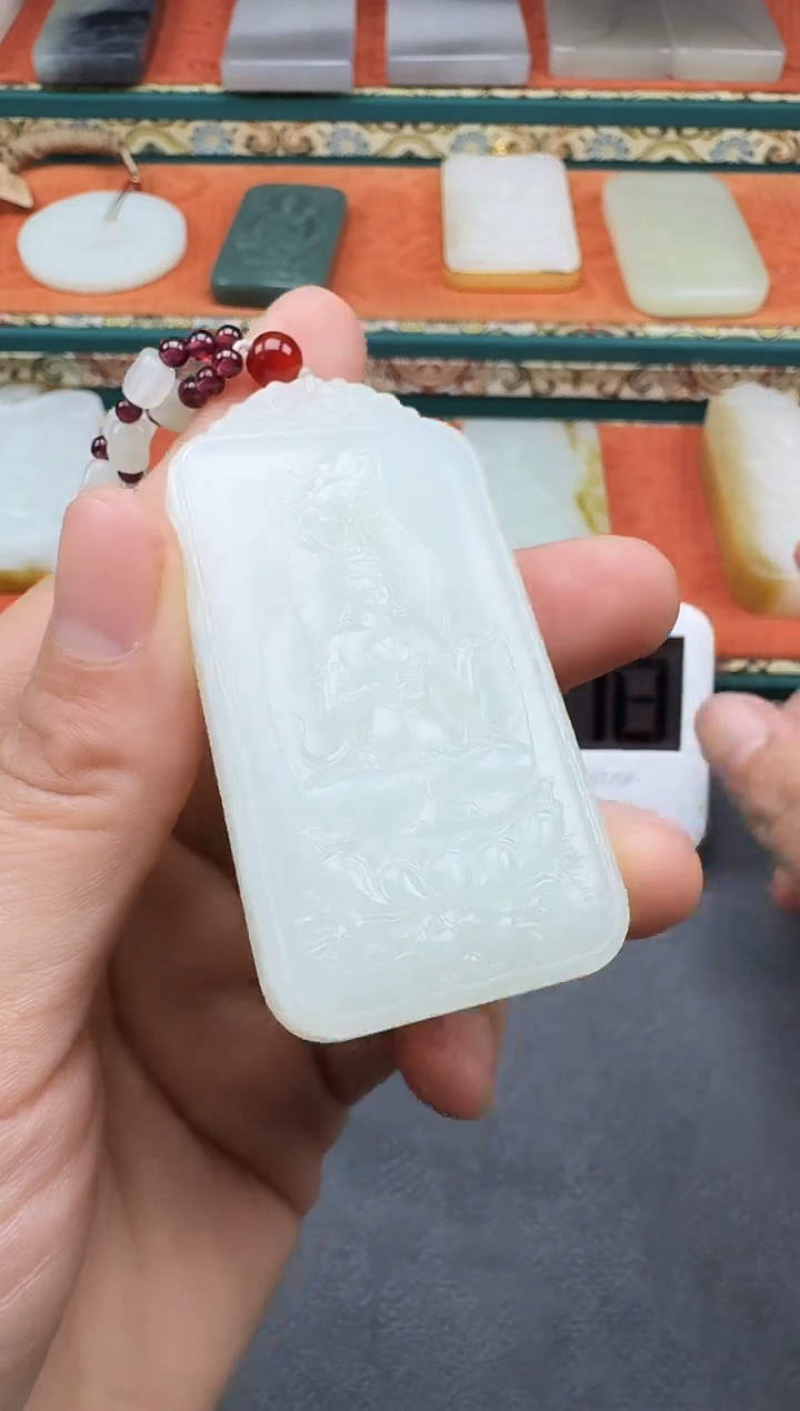 和田玉未镶嵌颈饰多多