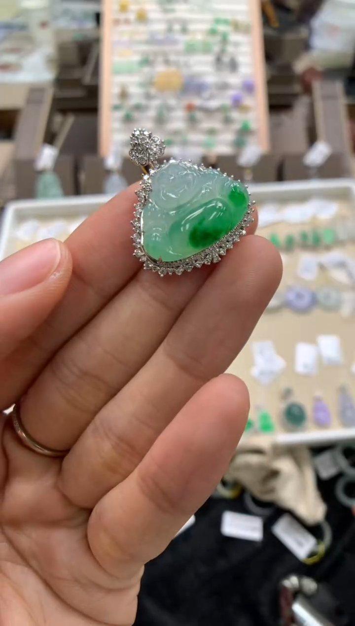 颈饰18K金镶嵌翡翠佛公