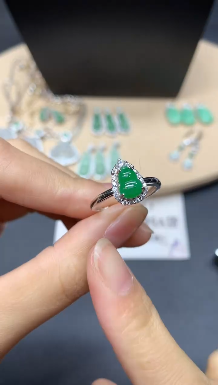 【闪购商品】翡翠戒指银S925镶嵌葫芦【无服务费】