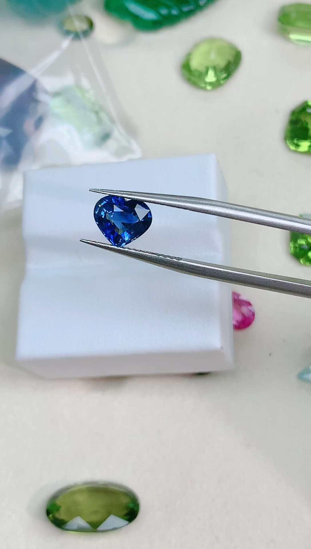 裸石蓝宝石1.54ct-爱心天然斯里兰卡蓝宝石皇家蓝全净玻璃体