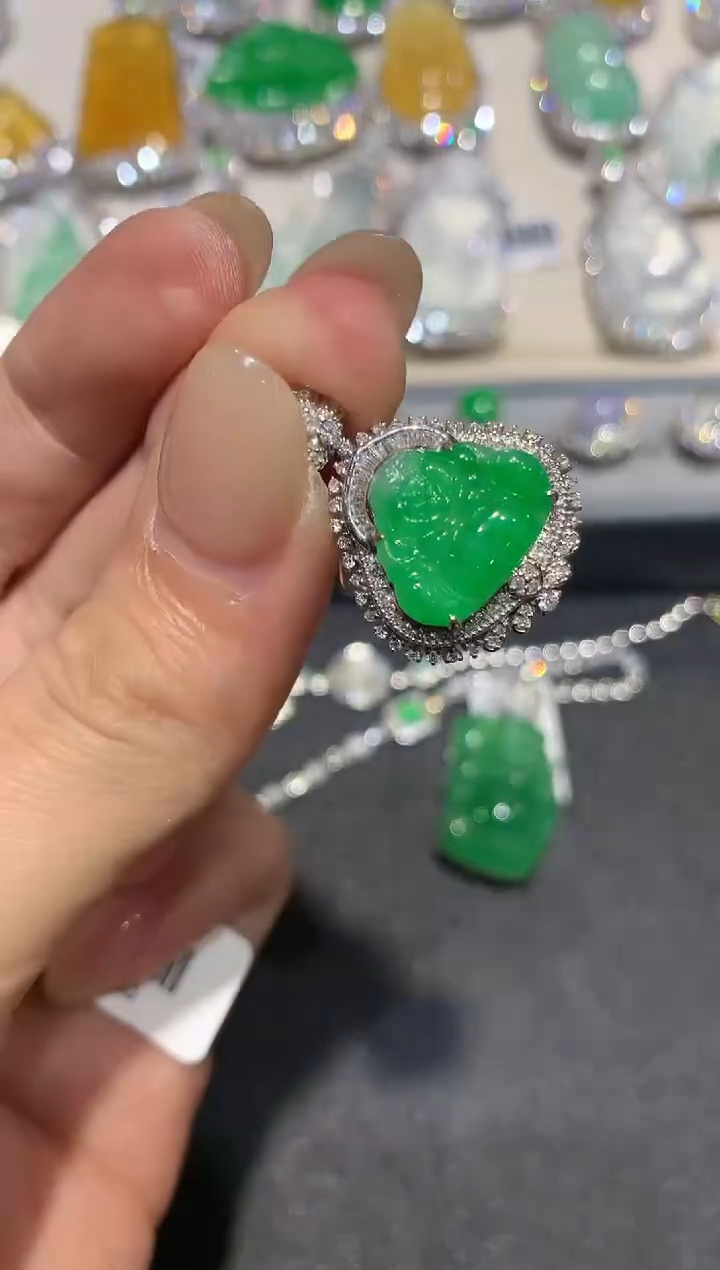 【闪购商品】翡翠吊坠(不含链)18K金镶嵌q435    