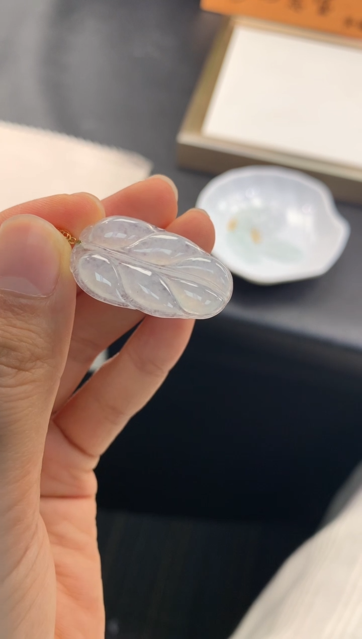 【闪购商品】翡翠吊坠(赠链)18K金镶嵌FA34叶多样性发其一赠皮绳