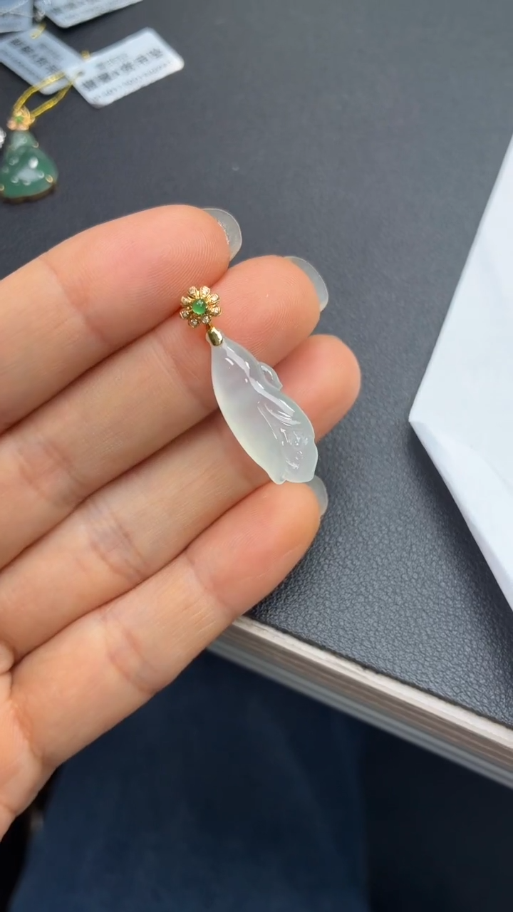 颈饰18K金镶嵌翡翠天然翡翠A货
