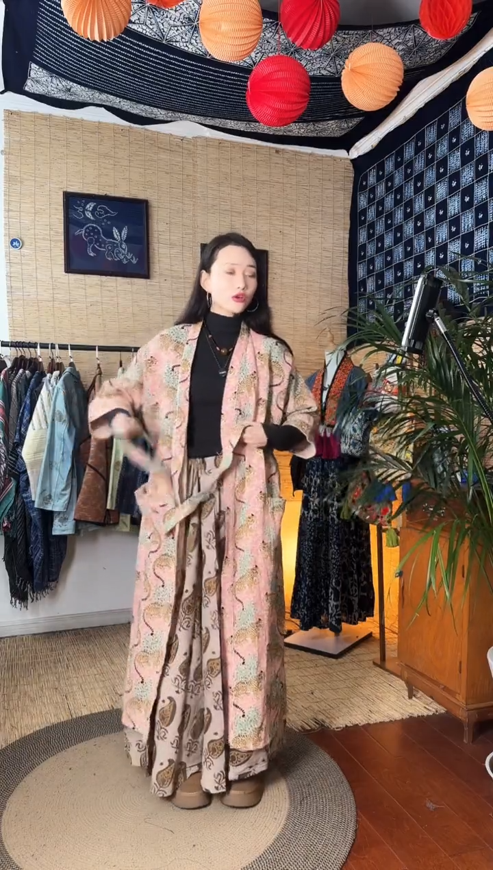 【闪购商品】设计师款粉豹子大衣