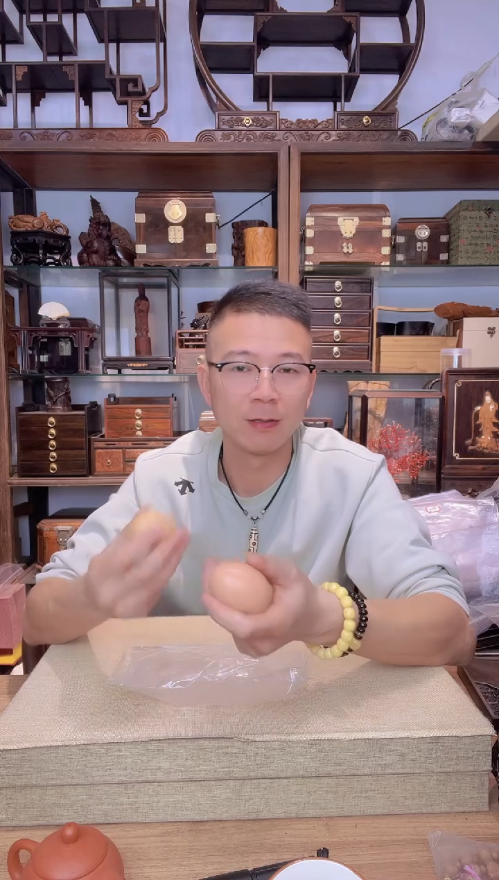 乌木类书架639鸡蛋手把件3个