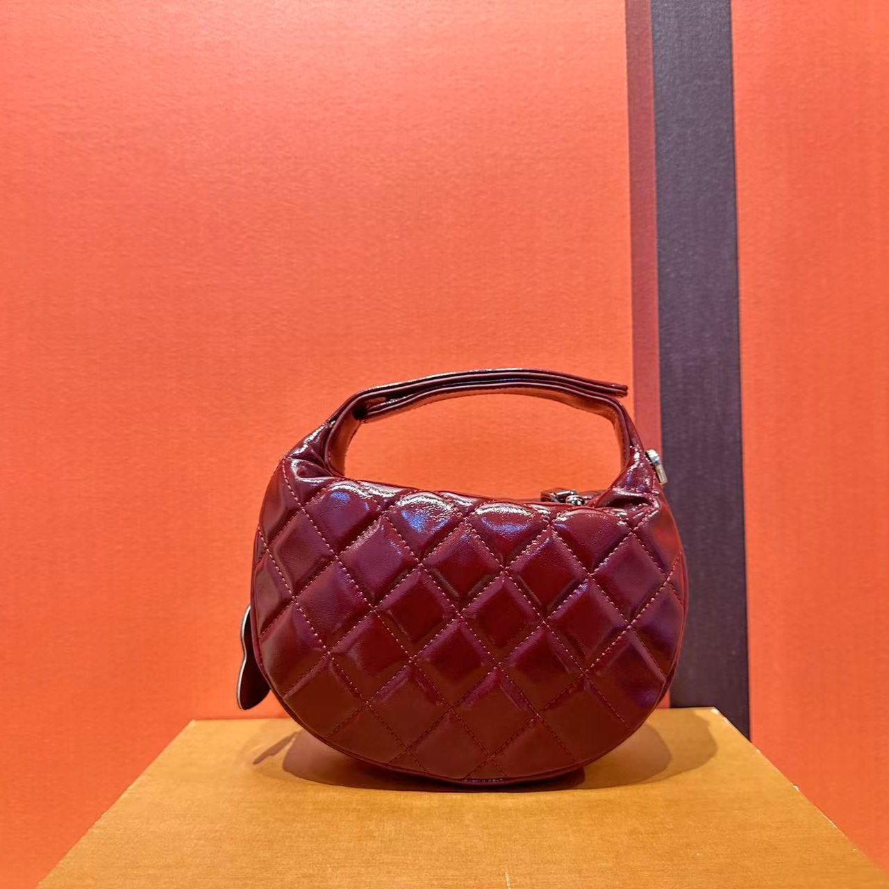 2025 新款时尚百搭1女包轻奢休闲便携红色月牙