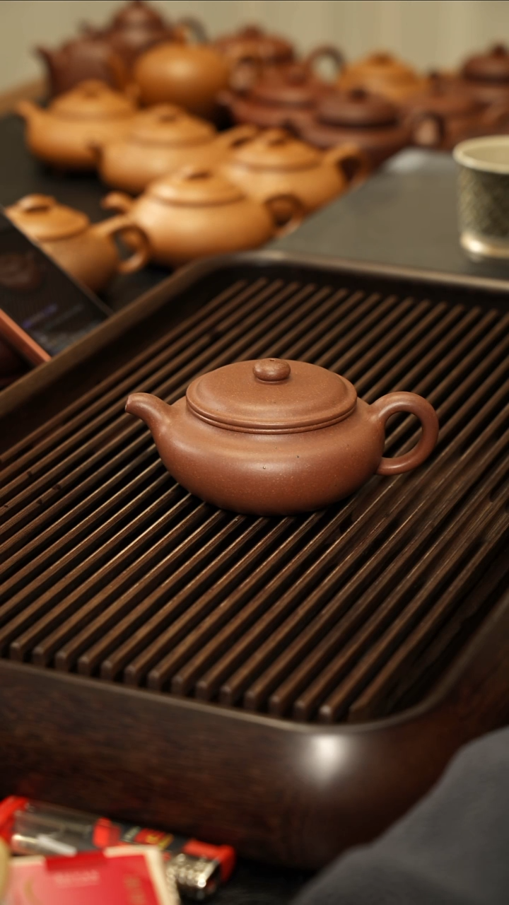 茶壶紫砂番***派有铁质的梨皮老段扁腹