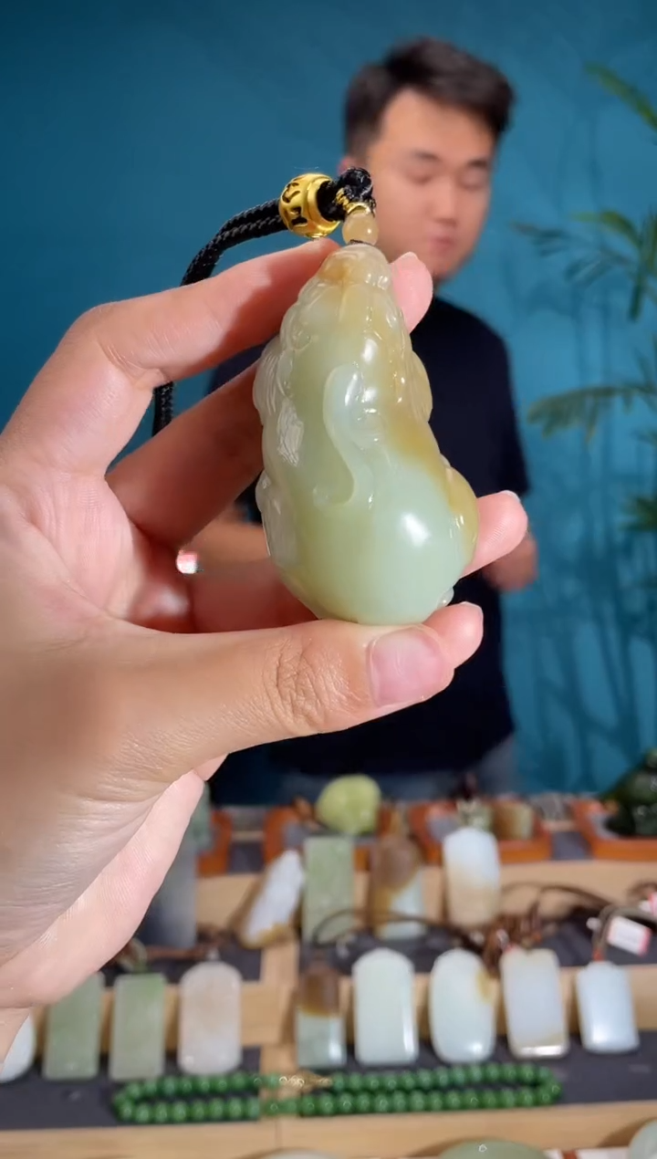 和田玉未镶嵌颈饰1