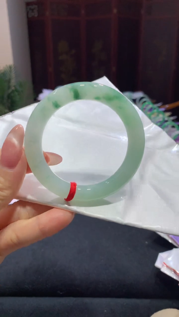 【闪购商品】翡翠手镯未镶嵌芙蓉底飘花53圈