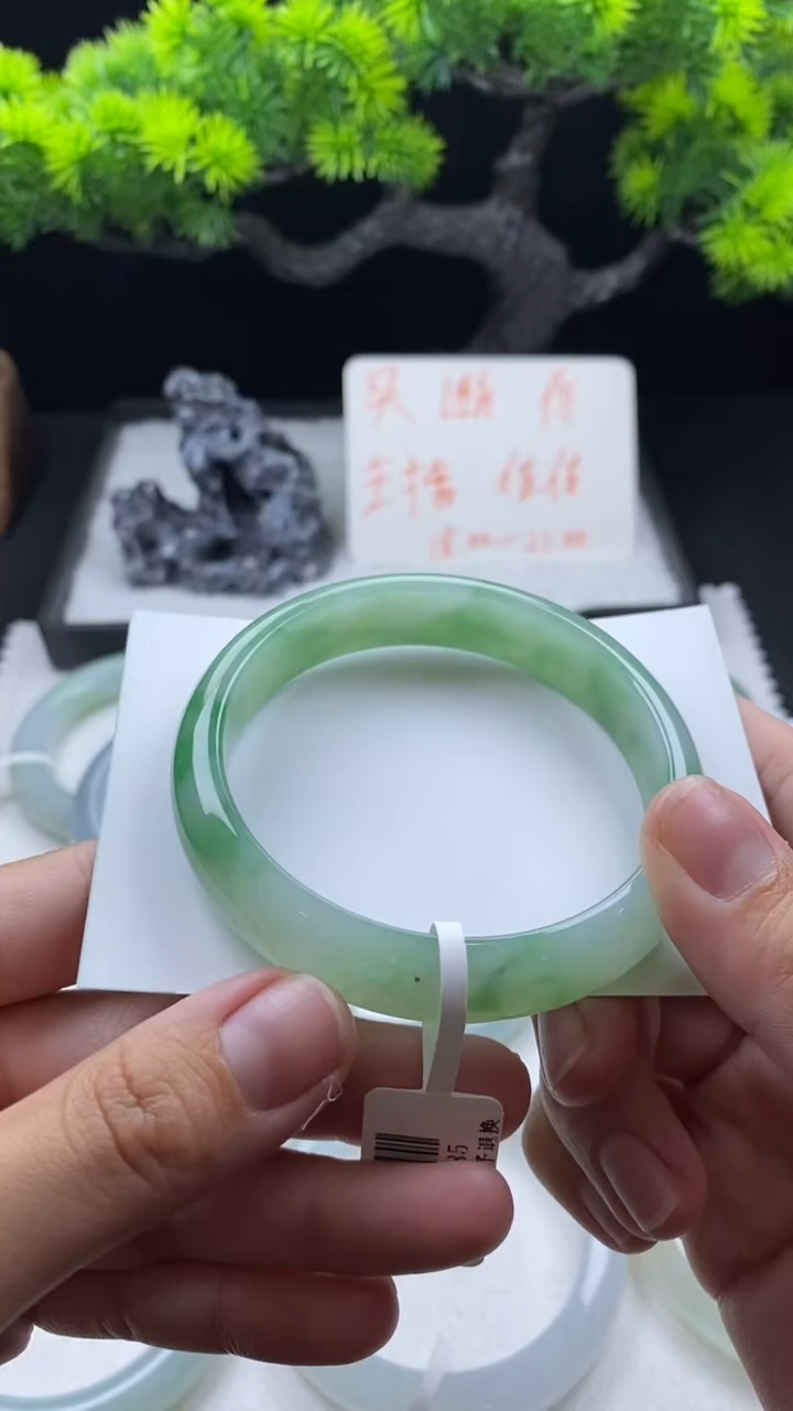 【闪购商品】翡翠手镯未镶嵌57圈~不退不换