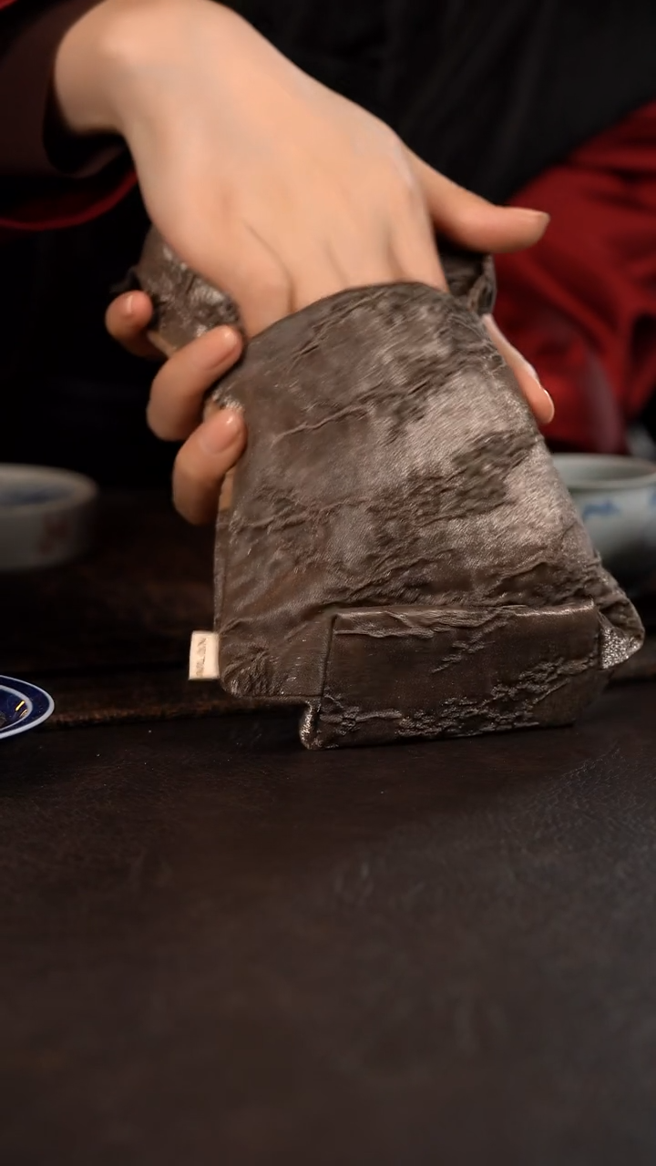 【闪购商品】杯君心福利手机包冰梅*