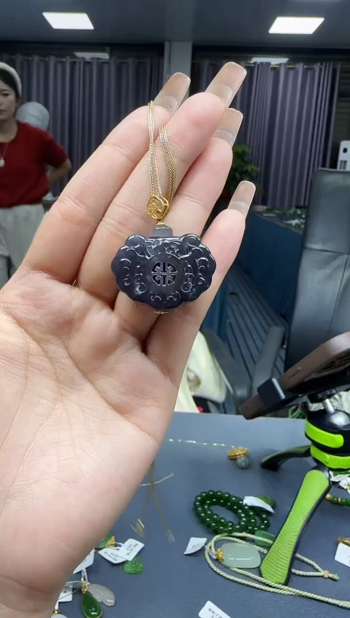 【闪购商品】和田玉挂件18K金镶嵌1