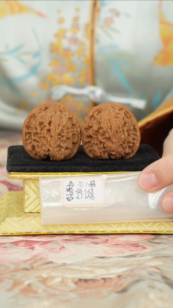 【闪购商品】文玩核桃把件赵喜满南将石