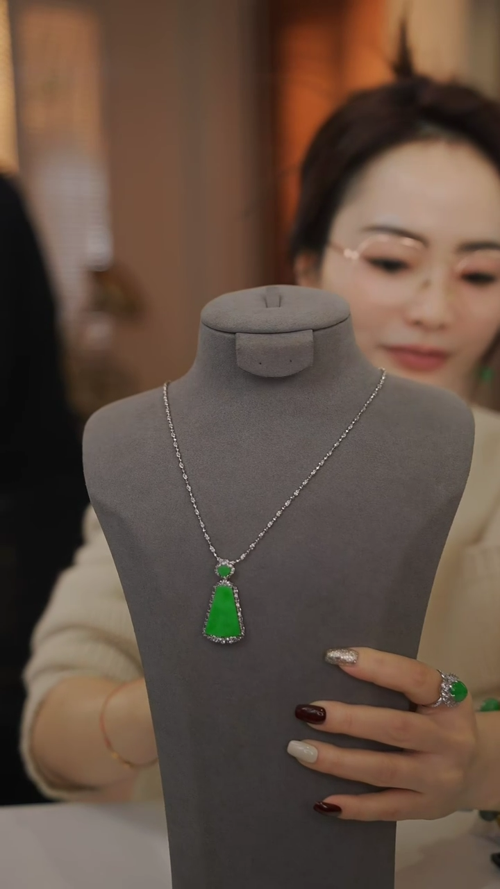 【闪购商品】翡翠颈饰18K金镶嵌赠送礼盒证书