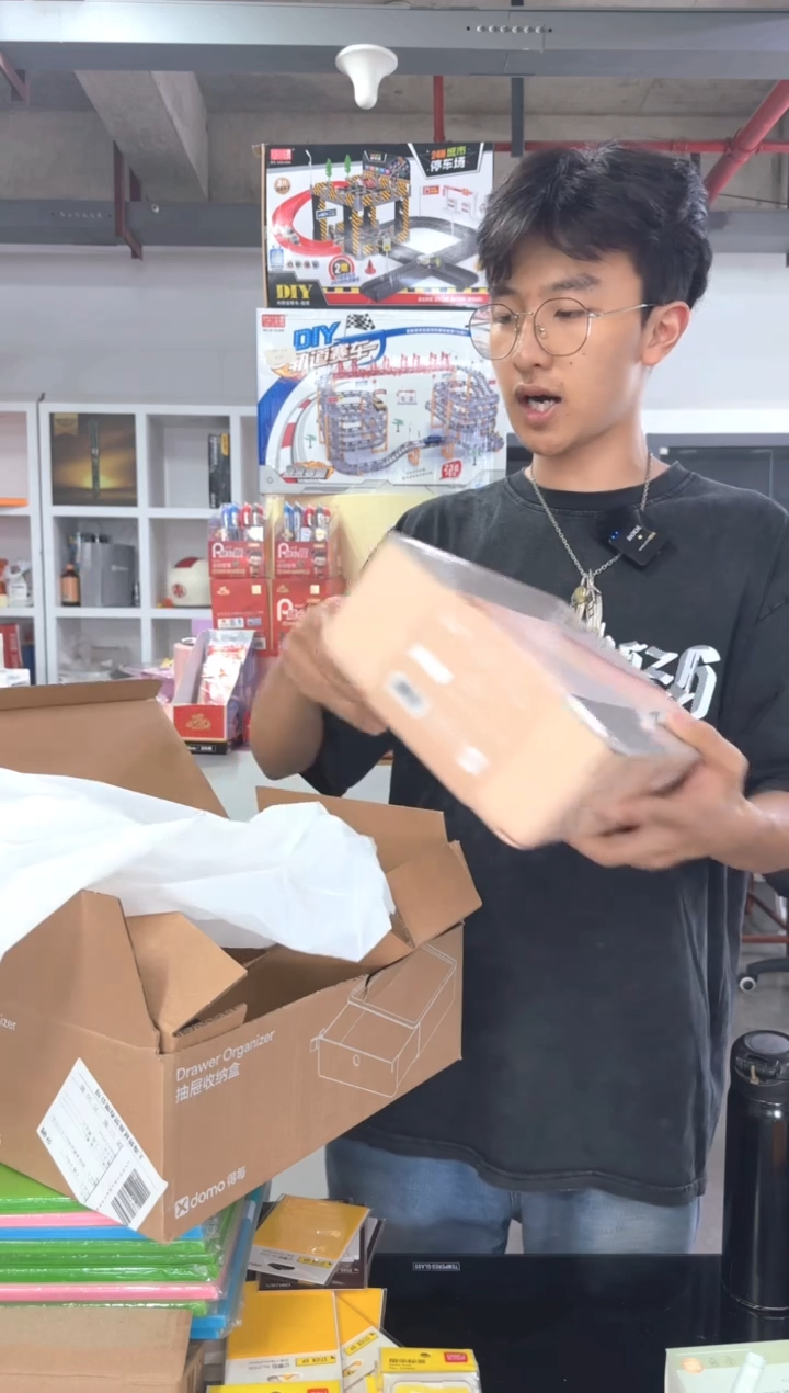【001】得力 xdm30 收纳盒一个 