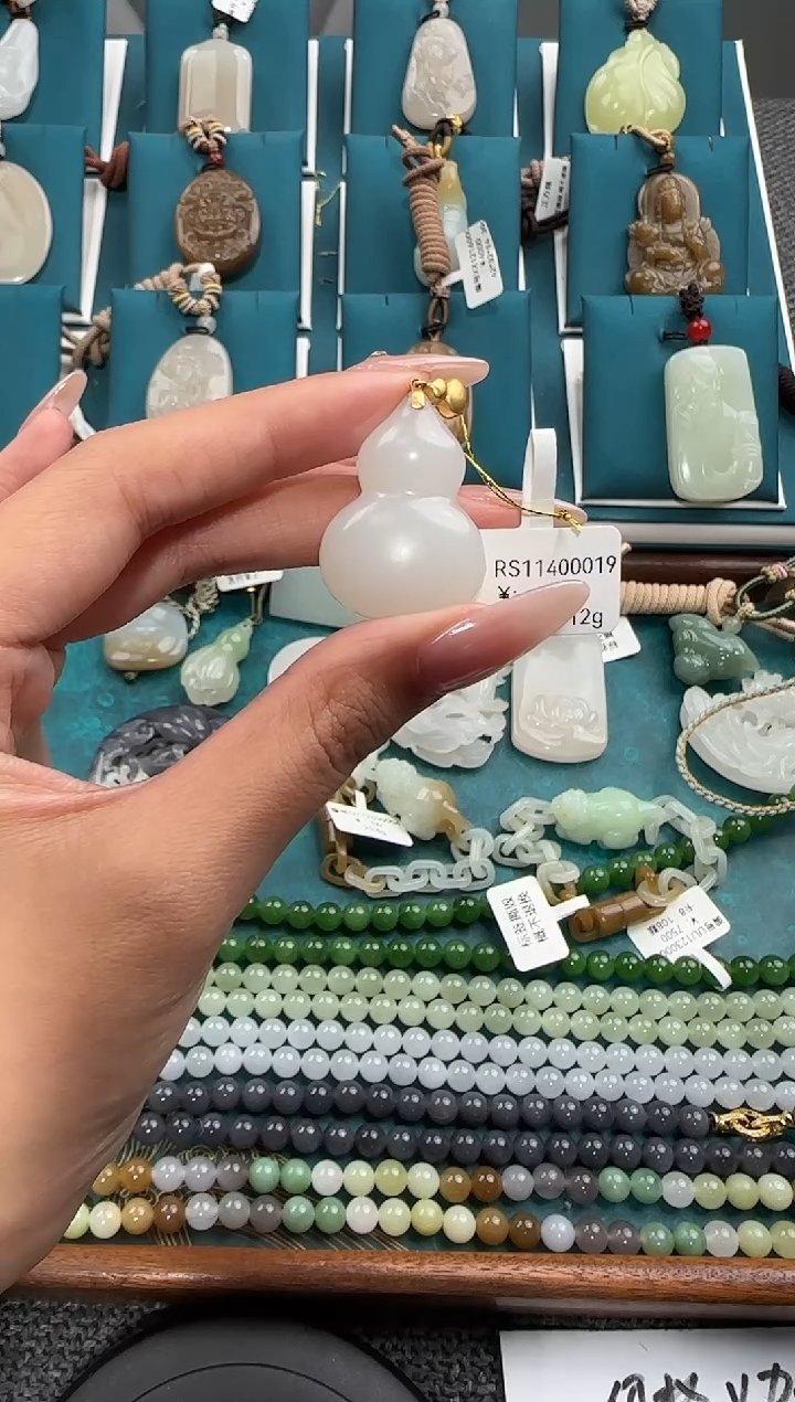 颈饰18K金镶嵌和田玉RS