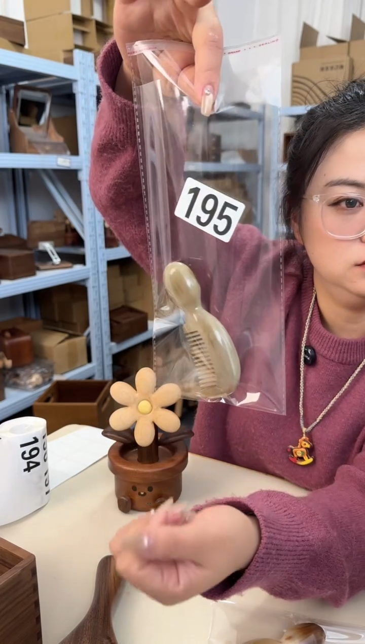 木195号牛角细齿梳子