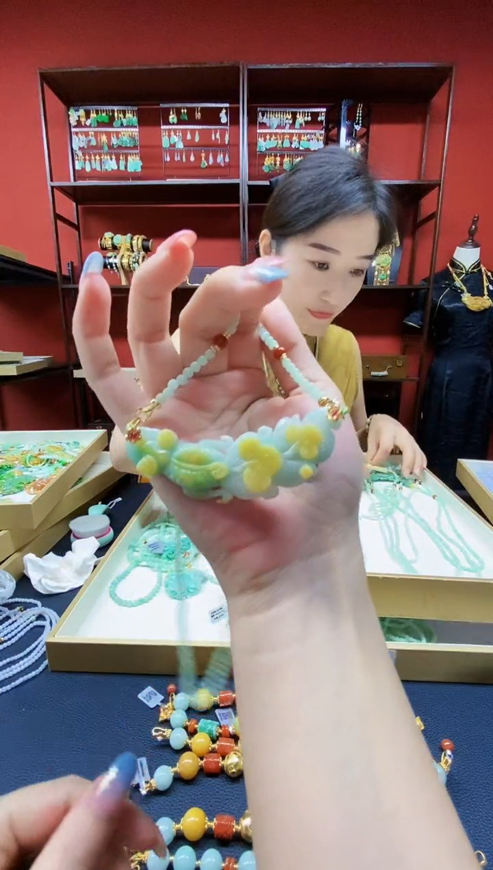 颈饰未镶嵌翡翠吊坠