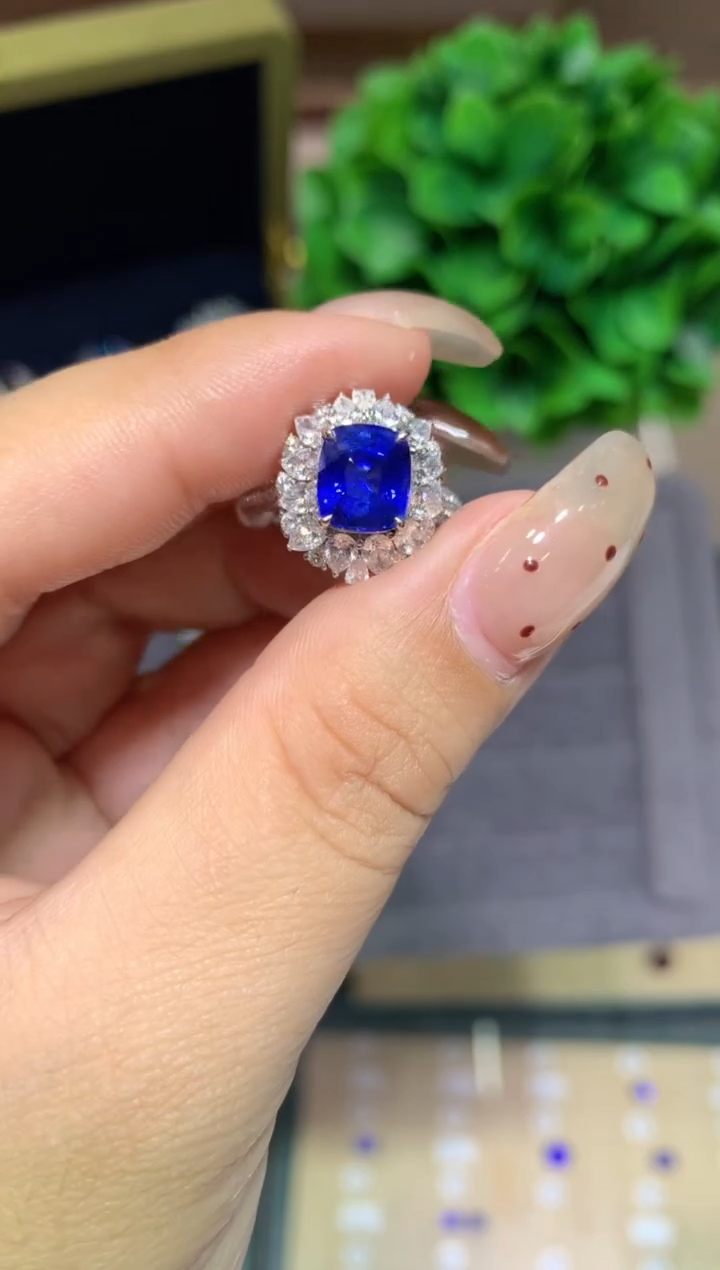 戒指蓝宝石18K金镶嵌2.64ct