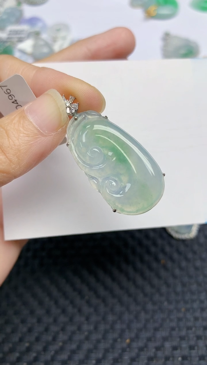 颈饰18K金镶嵌翡翠岚晴