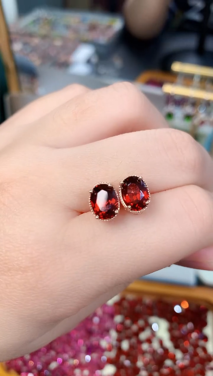 【闪购商品】石榴石耳钉银S925镶嵌天然