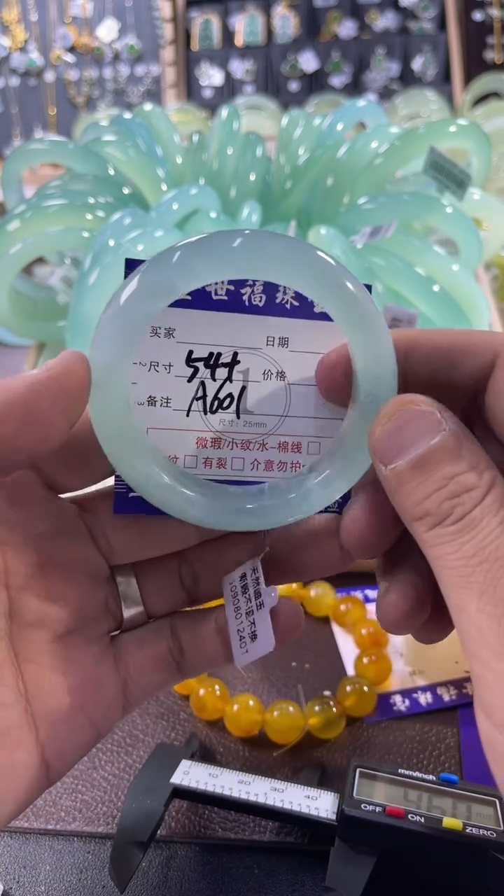 未镶嵌蛇纹石玉手镯1