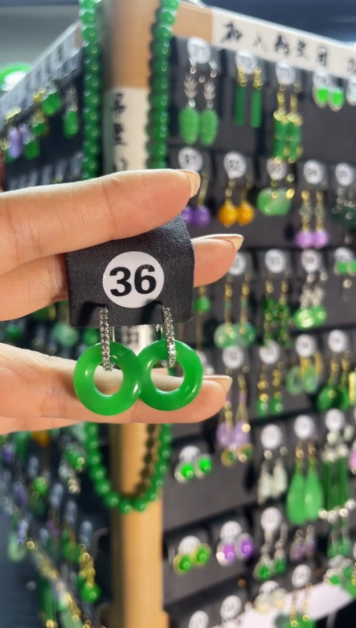 【闪购商品】翡翠耳饰银S925镶嵌36...