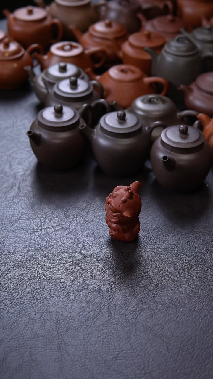 【闪购商品】紫砂茶壶茶宠 醒狮 朱泥