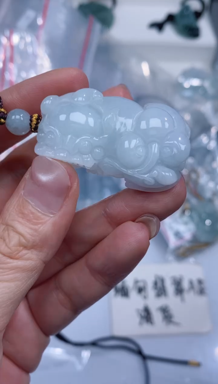 颈饰未镶嵌翡翠吊坠