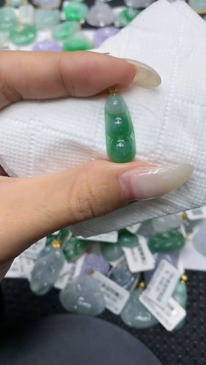 颈饰18K金镶嵌翡翠11111111111