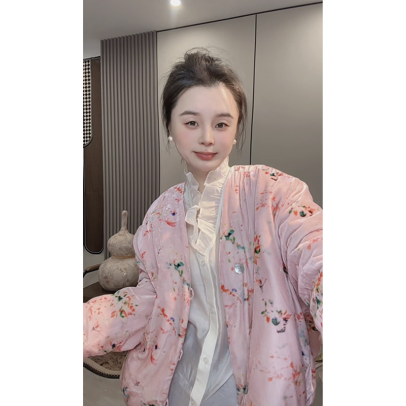 奕奕推荐《财阀千金》桑蚕丝丝绒印花棉服加厚外套女1