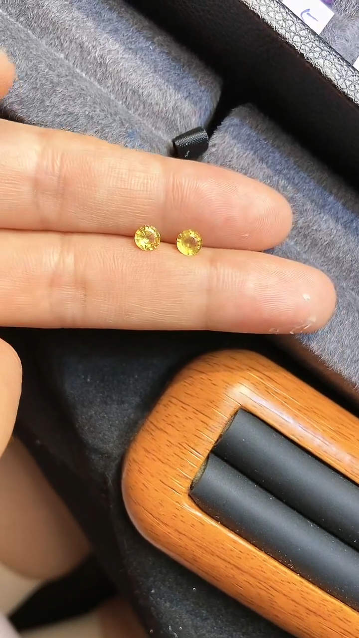 【闪购商品】定制蓝宝石定制未镶嵌天然金丝雀黄两颗0.85克拉